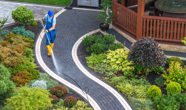Best Garage Pressure Washing  in Indnola, IA